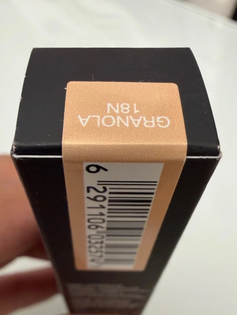 HUDA BEAUTY The Overachiever Concealer - Granola 18N